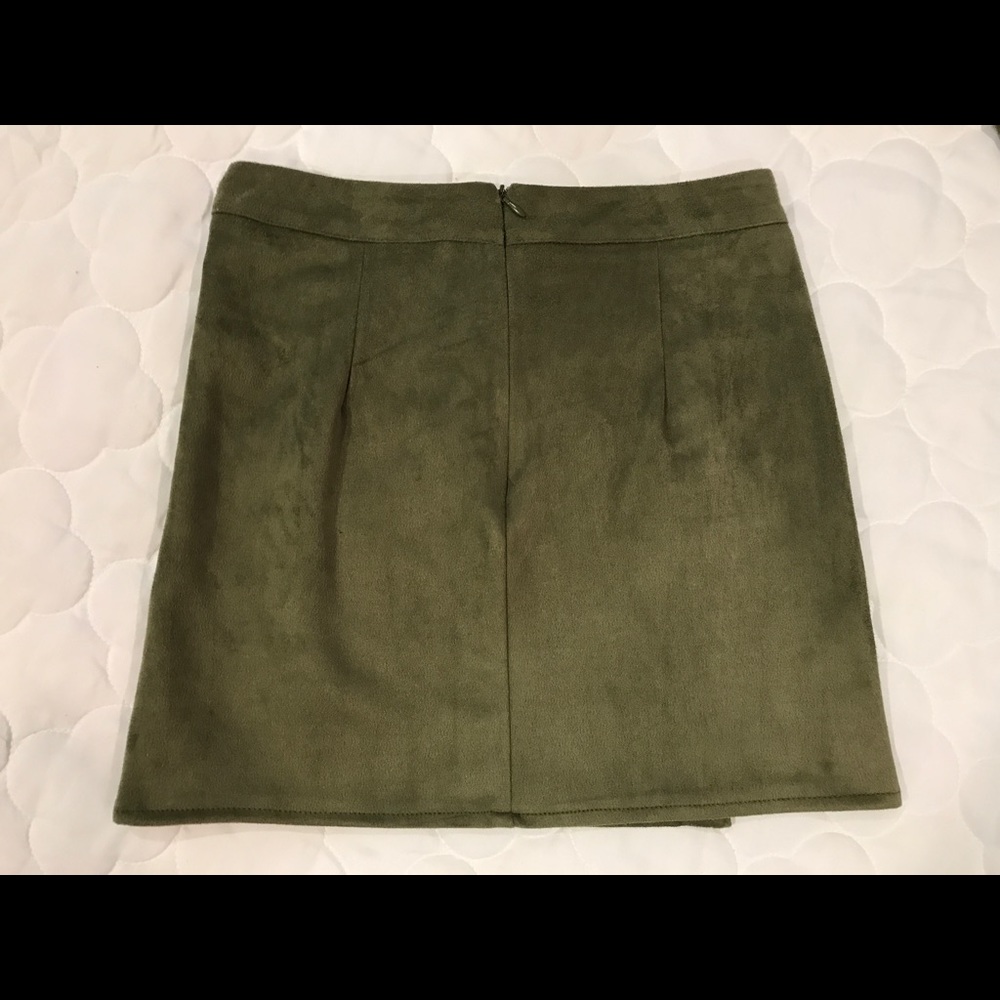 Two Piece Set - Picture 7 of 7